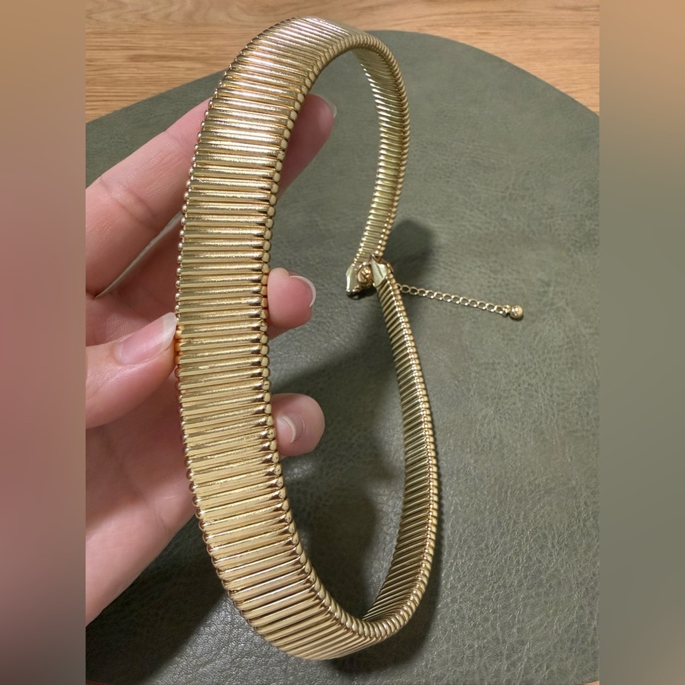 Vintage Chunky Gold Tone Omega Collar Necklace - Picture 3 of 5